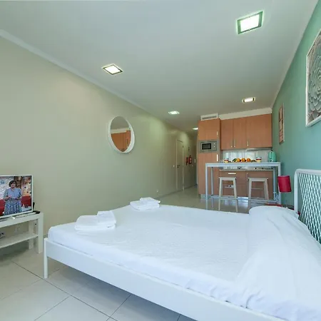 A36 - Avenue Flat In Apartament *