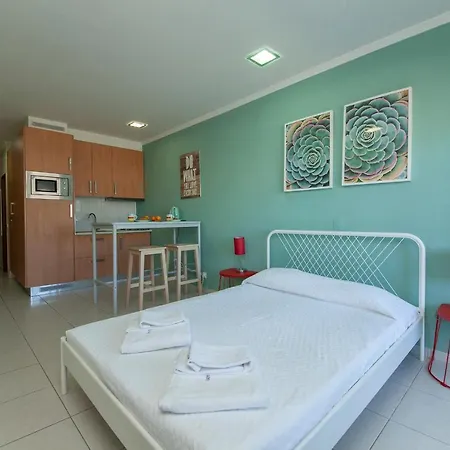 A36 - Avenue Flat In *