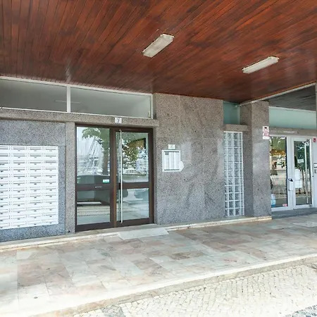 A36 - Avenue Flat In *